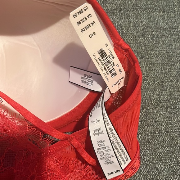 NWT Victoria’s Secret Very Sexy Plunge Bra - Picture 3 of 4